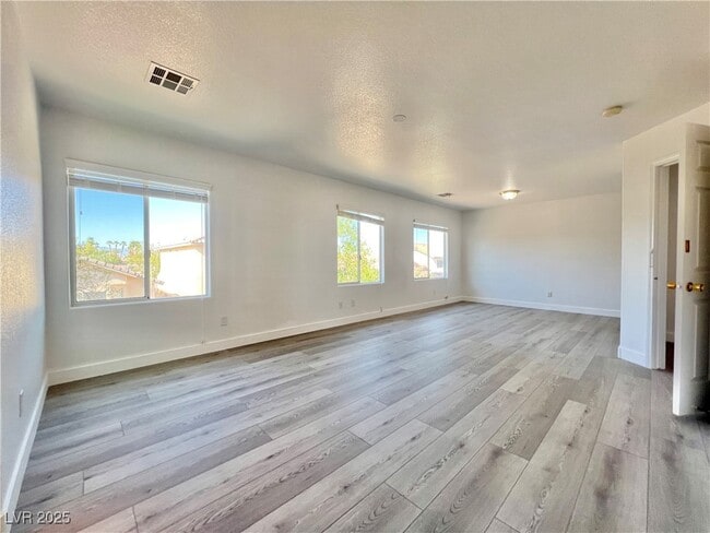 Building Photo - 8352 Crown Peak Ave
