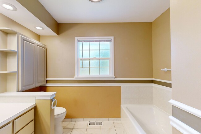 Building Photo - **APPROVED APPLICANTS**  Eastside Ground L...
