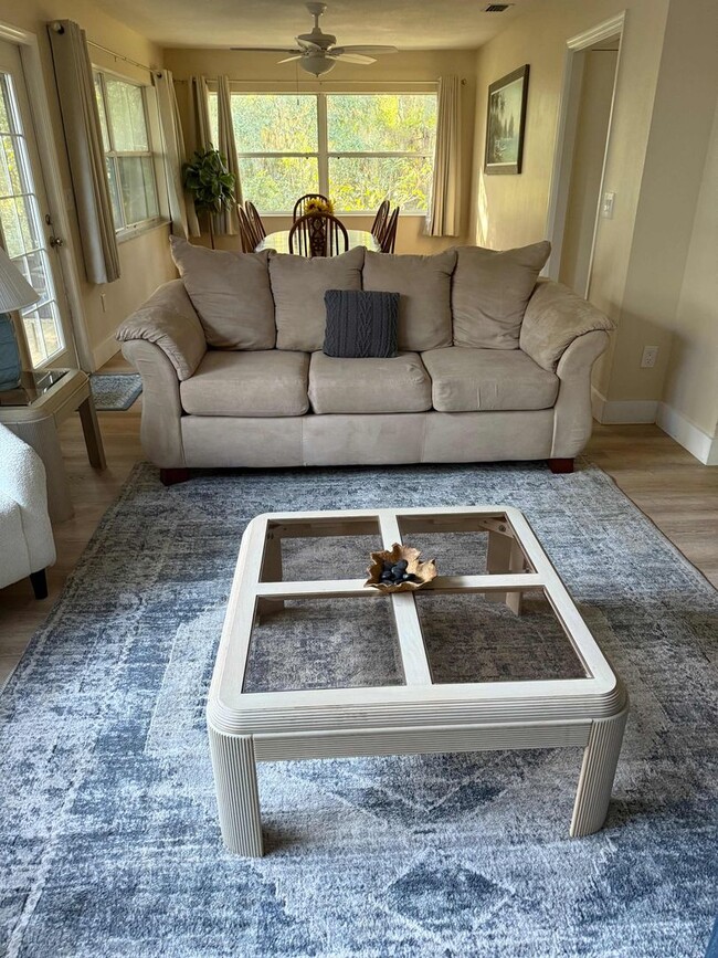 Building Photo - Vacation Home- on the Lake