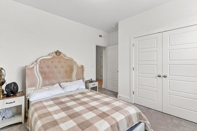 Building Photo - 163 Little Crk Dr