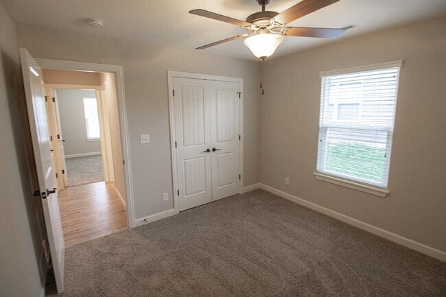 Building Photo - 7410 Oakley Dr