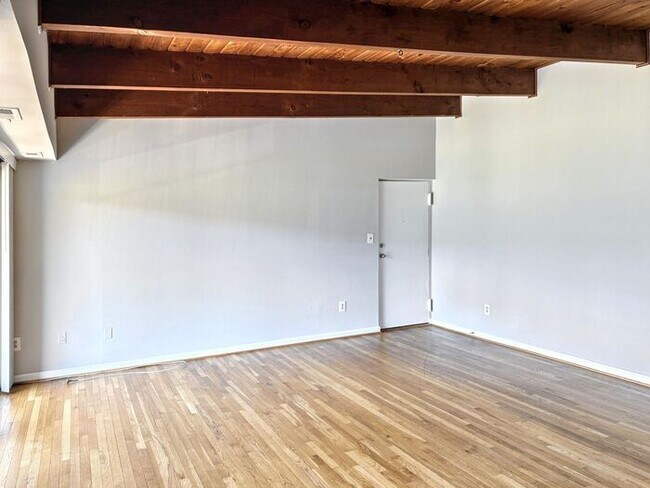 Building Photo - 5502 Karen Elaine Dr