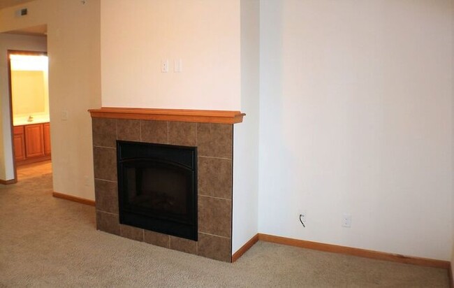 Building Photo - $1,700 | 3 Bedrooms, 2 Bathroom CONDO | PE...