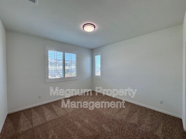 Building Photo - 25181 Desert Sage Dr