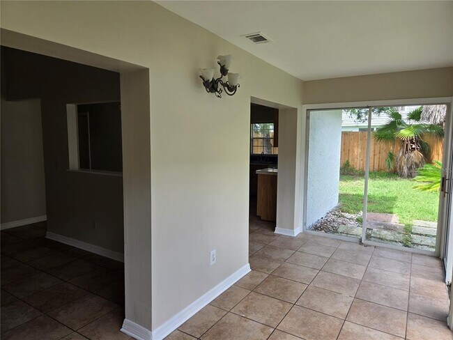 Building Photo - 1666 Tremont Ln