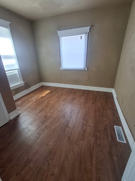 Building Photo - 1558 N Main St