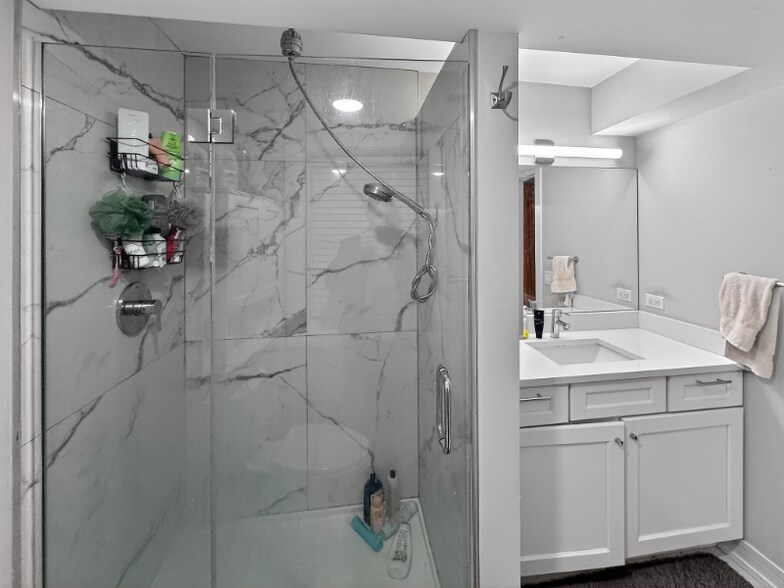 Building Photo - 3534 W Wrightwood Ave