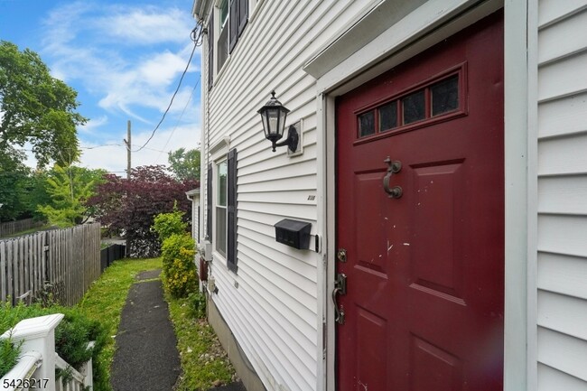 Building Photo - 23 Doremus St