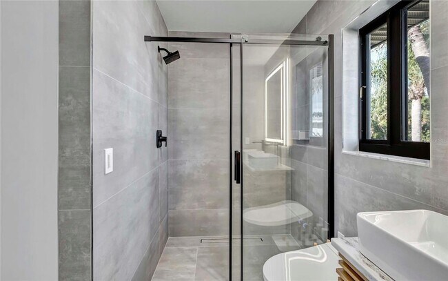 Building Photo - 15180 Lyneburg Ave