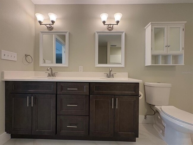 Building Photo - 736 86th Ave N