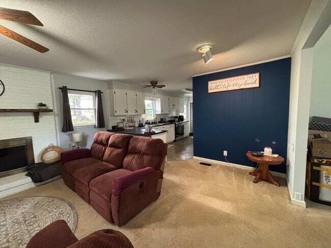 Building Photo - The Perfect Family Home!!!