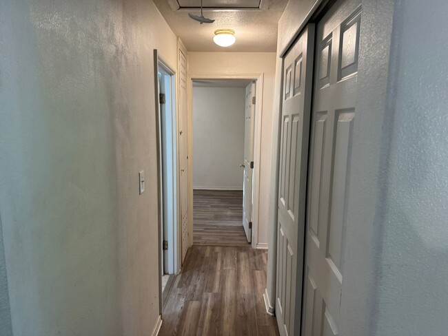 Building Photo - 2 bedroom
