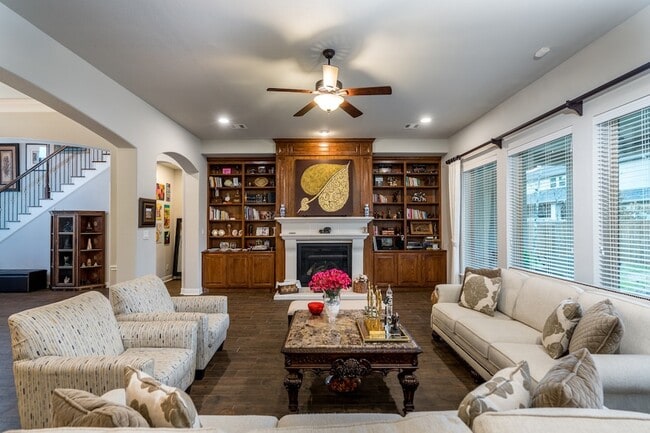 Building Photo - 10410 Southern Hawker