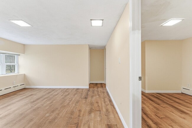 Building Photo - 7 Carol St