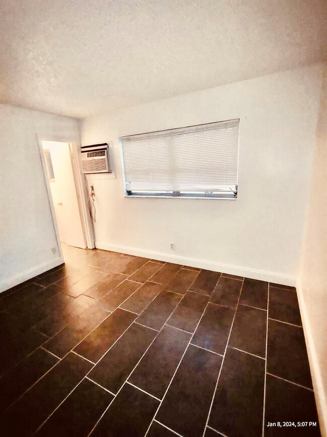 Building Photo - 5150 NE 6th Ave