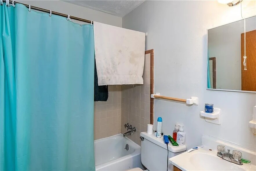Unit does not come furnished - 1116 W Grand Ave
