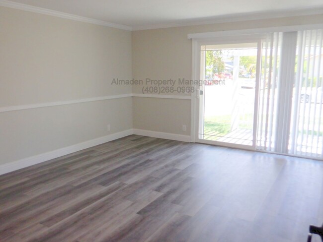 Building Photo - Updated Home, Central A/C & No Carpets! Pe...