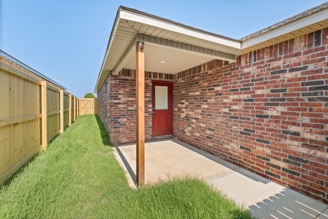 Building Photo - Charming Curb Appeal Meets Modern Comfort in the Monaco Plan!