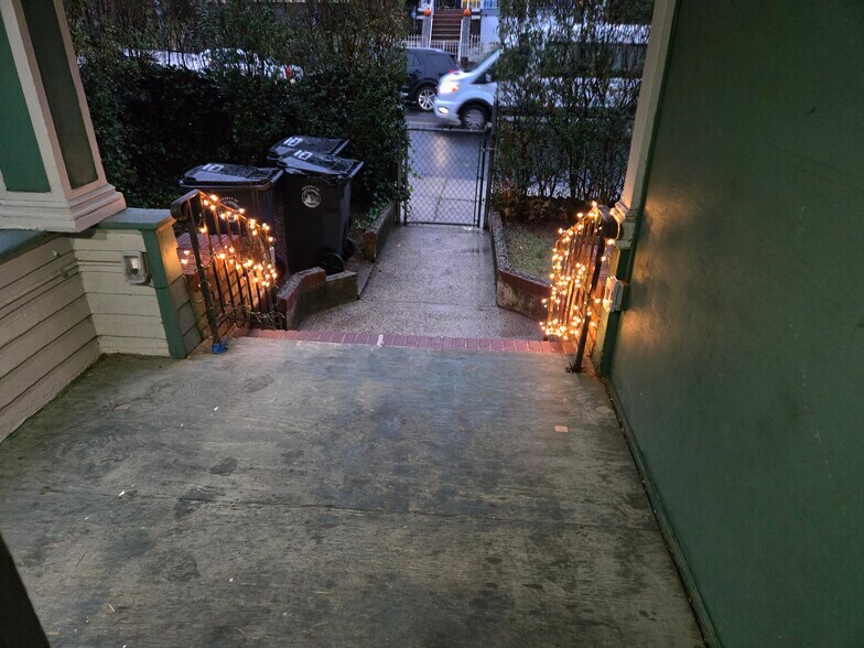 Building Photo - 8 Farley Ave