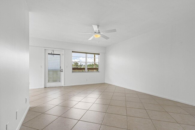 Building Photo - 74 Mansfield B