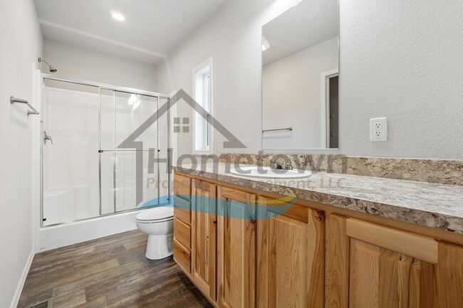 Building Photo - 3 Bedroom 2 Bathroom Home on a Private Lot out in the Country Near Sagle!