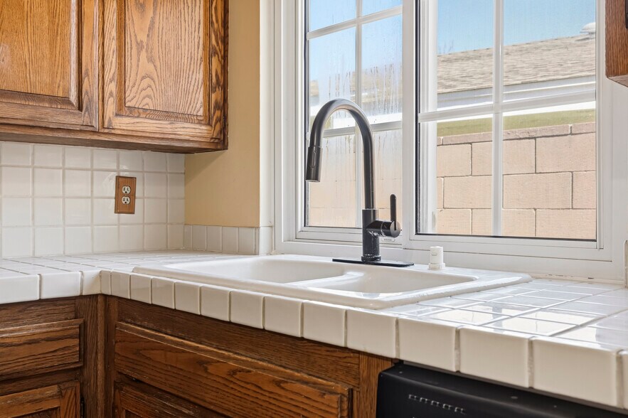 Building Photo - 2958 Rosette St