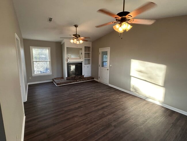 Building Photo - 108 Pinecrest Loop