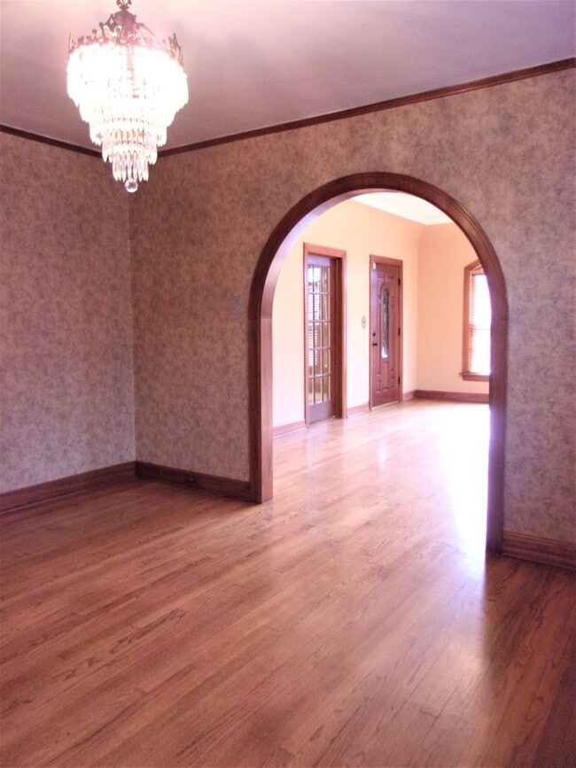 Building Photo - 3 BED 1 BATH TUDOR COTTAGE LAS VEGAS ADDIT...