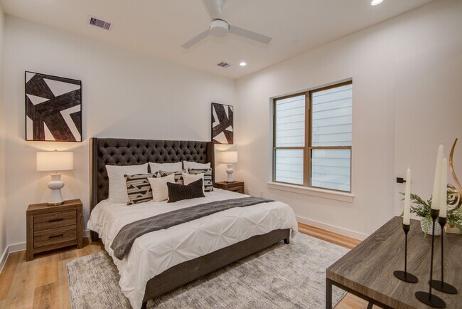 Building Photo - 6742 Peerless St