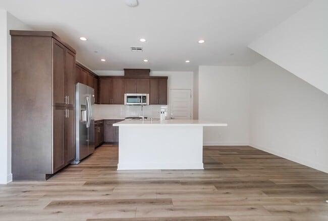 Building Photo - Mira Mesa 3 Bedroom Townhome!