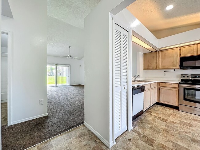 Building Photo - Island Cove Villas at Meadow Woods 1-Story...
