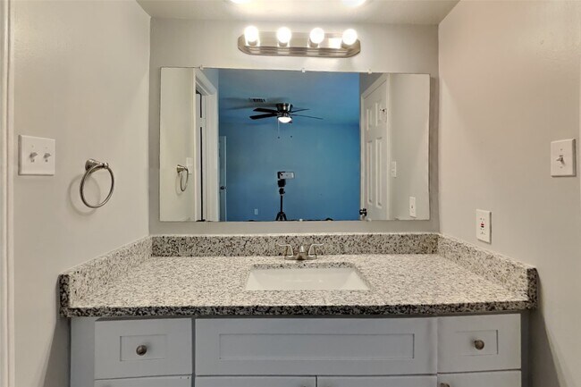 Building Photo - 3007 Birch Creek Dr