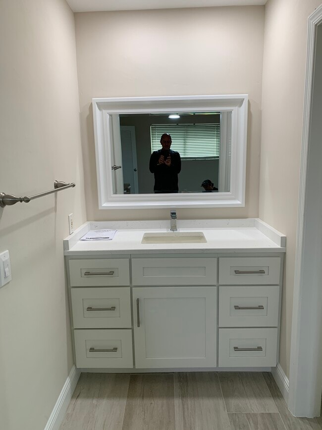 Building Photo - 580 NW 13th Dr