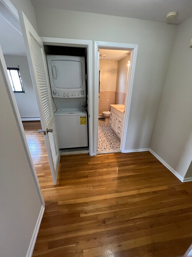 Building Photo - 429 10th St