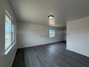 Building Photo - 21490 Bear Valley Rd