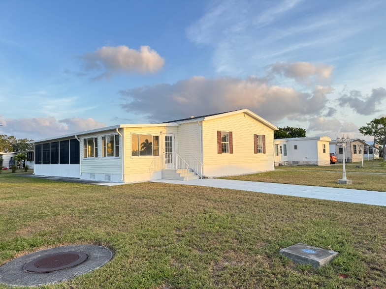 Building Photo - 1005 Waterway Dr