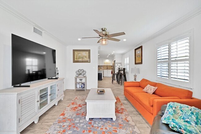 Building Photo - 1441 Ocean Dr