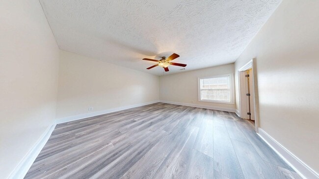 Building Photo - Cloverbrook in Auburn -