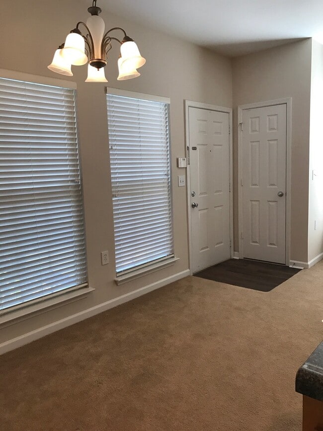 Building Photo - Adorable 1 bedroom 1 bath condo with garage located in Cotwold Park