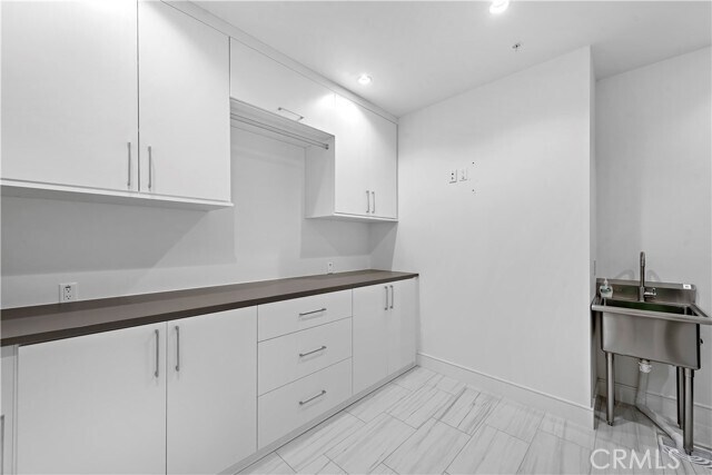 Building Photo - 2340 Crestview Dr