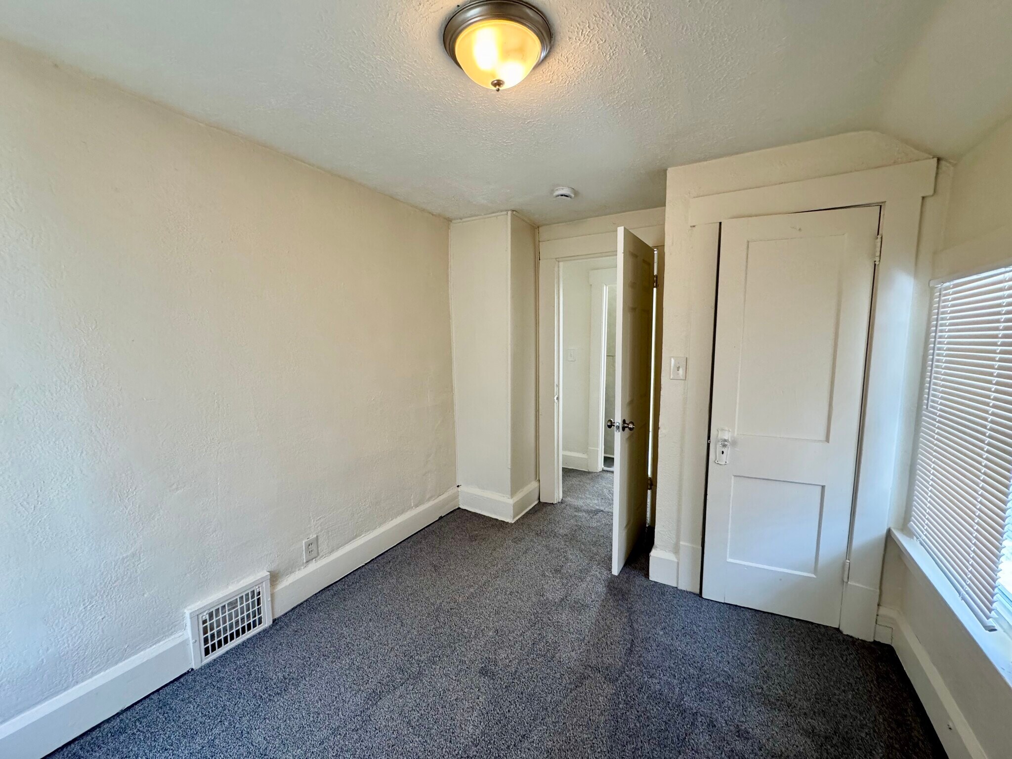 Building Photo - 2619 Clyde Pl SW