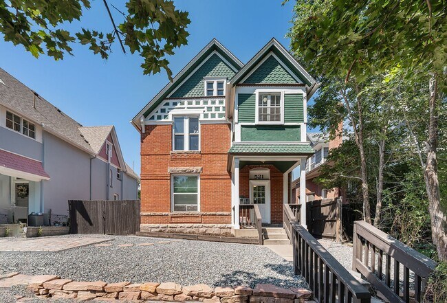 Building Photo - Charming 2 Bed 1.5 Bath in West Wash Park!