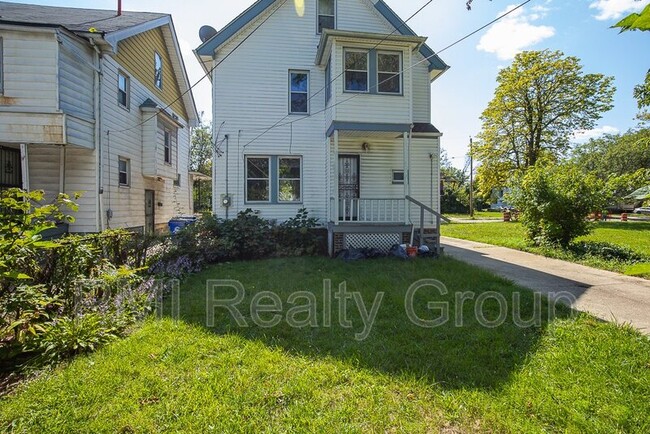 Building Photo - 12203 Castlewood Ave