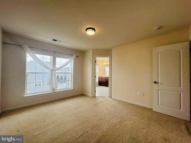 Building Photo - 7440 Riding Meadow Way