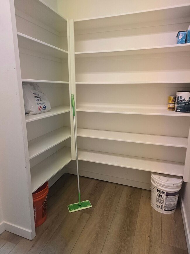 Building Photo - 3 bed 2 bath Single Home for Rent in Grants Pass