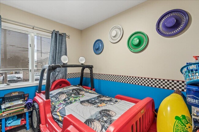 Building Photo - Immaculate 3 Bedroom & 2 Bathroom