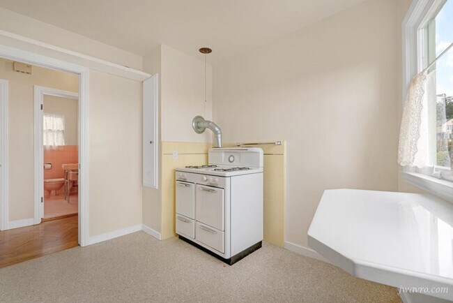 Building Photo - 401 Corbett Ave