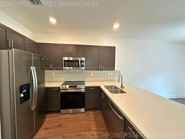 Building Photo - Stylish 3-Bedroom Home with Pool, Garage &...
