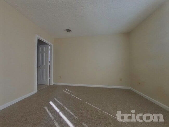 Building Photo - 6300 Holborne Ln