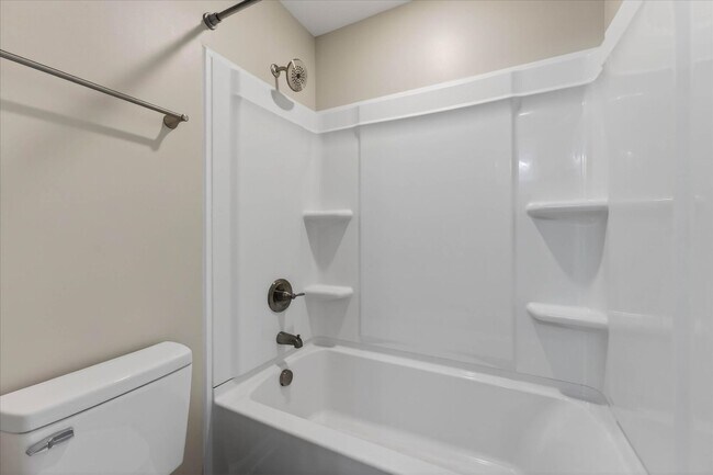 Building Photo - Pet Friendly Two Bedroom!